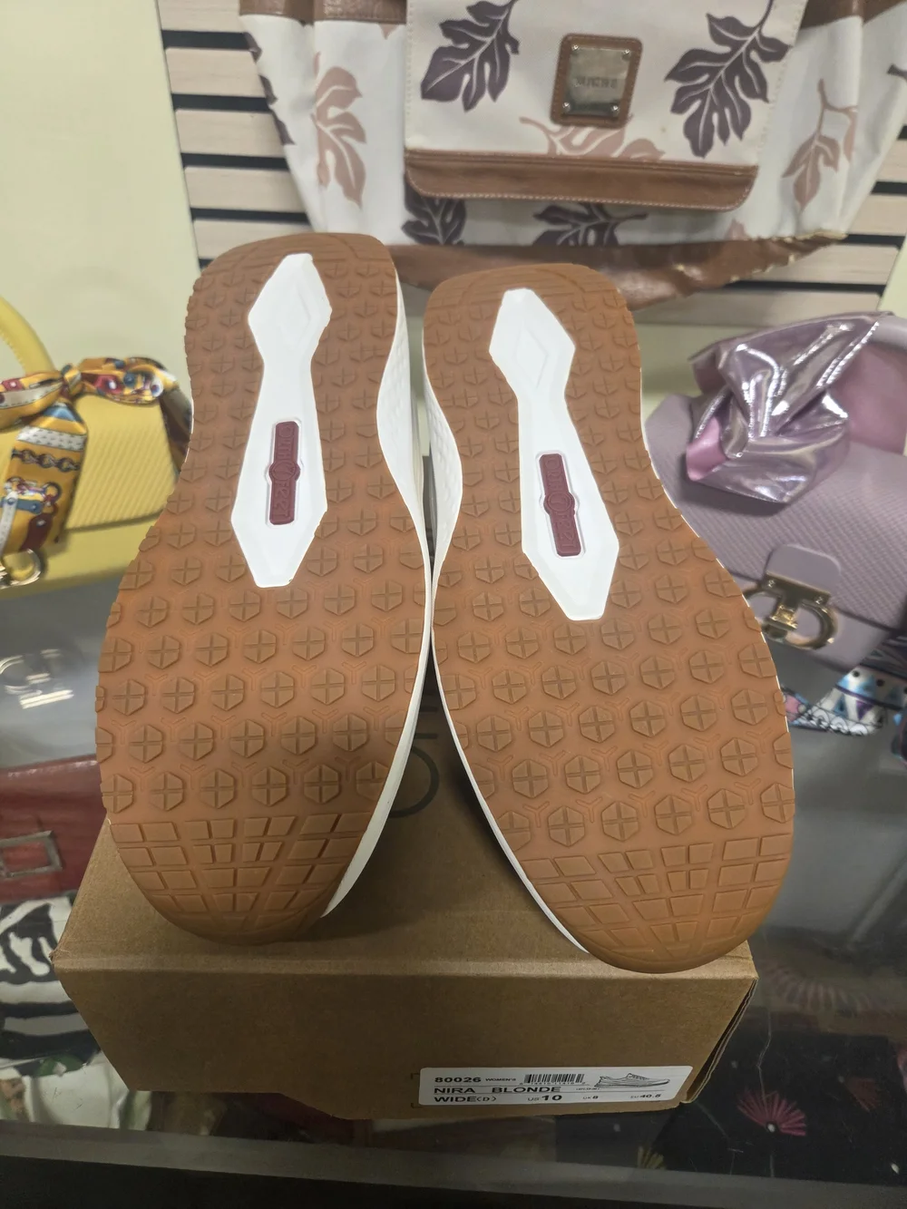 Orthofeet Tan Nude White Orthepedic Sneakers w/inserts Womens US Size 10 WIDE